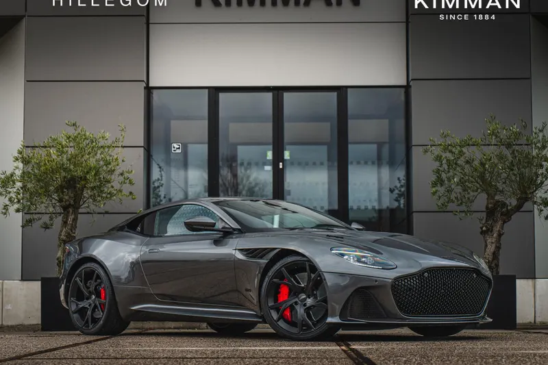 Aston Martin DBS (2021)