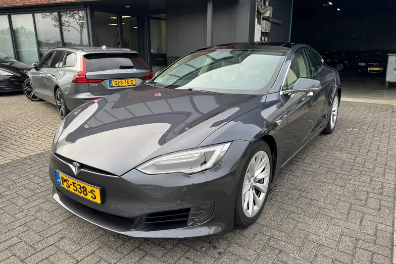 Tesla Model S (2017)