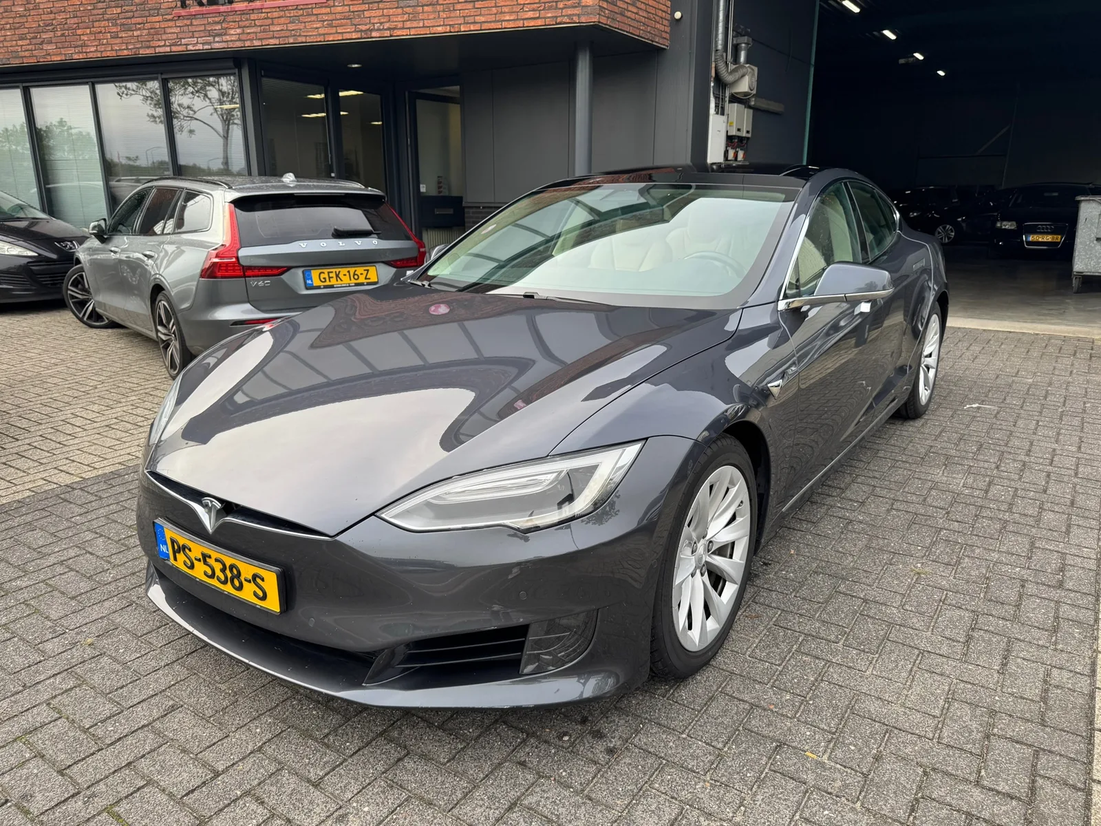Tesla Model S (2017) — foto 1