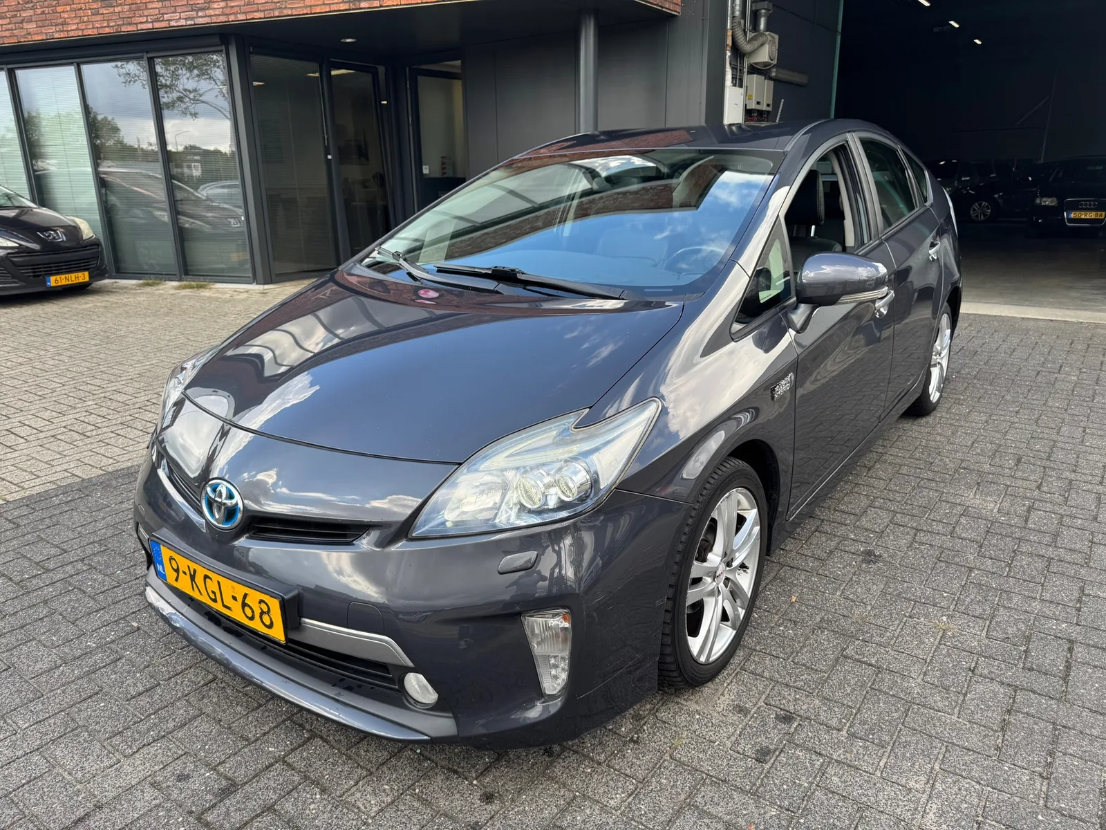 Toyota Prius (2013) — foto 1