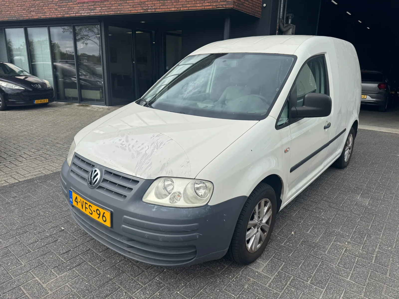 Volkswagen Caddy (2010) — foto 1