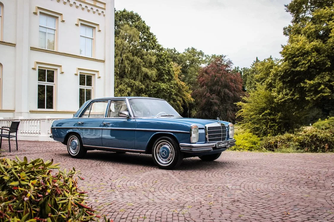 Mercedes-Benz 200-Serie (1975) — foto 1