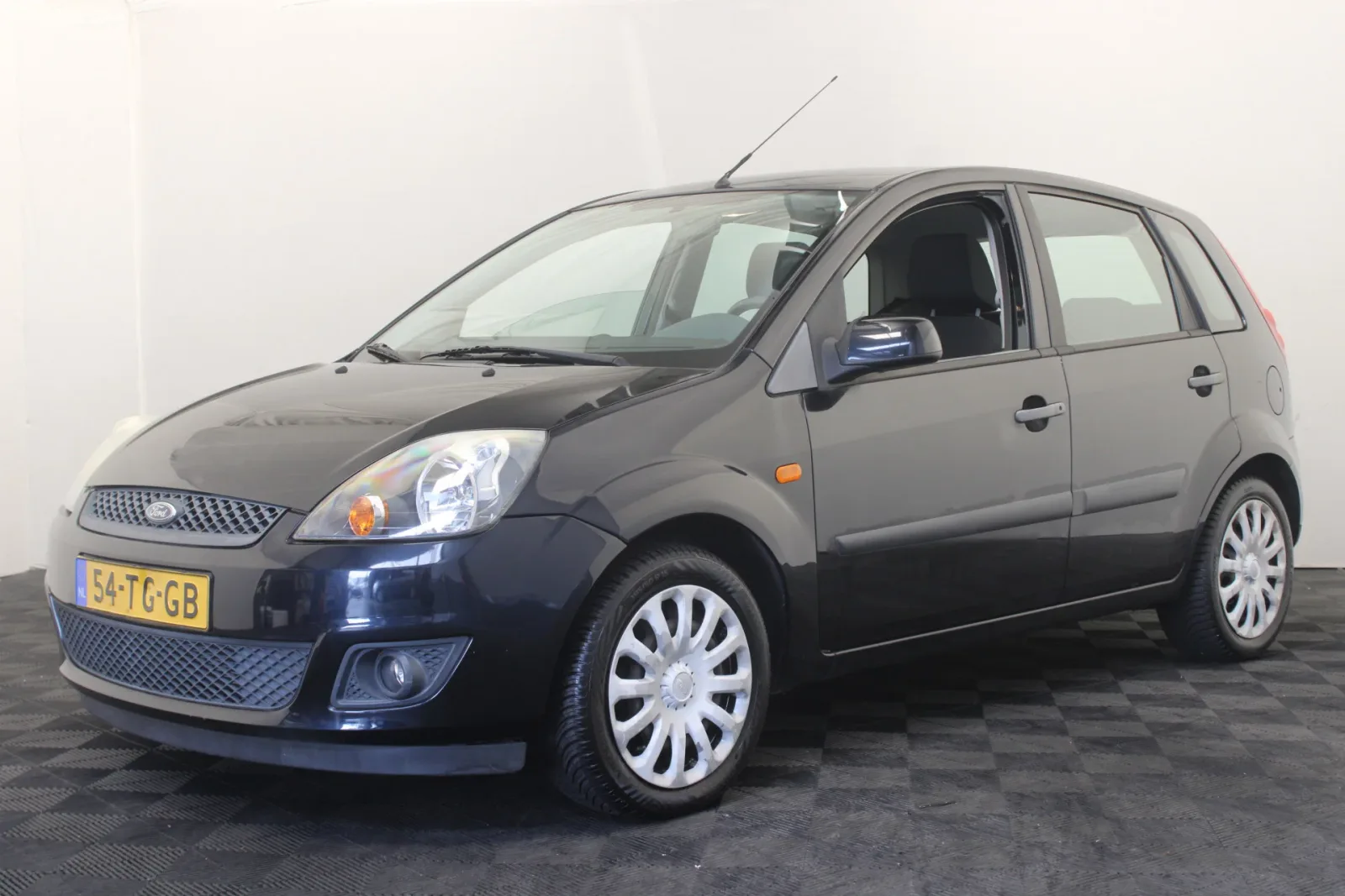 Ford Fiesta (2006) — foto 1