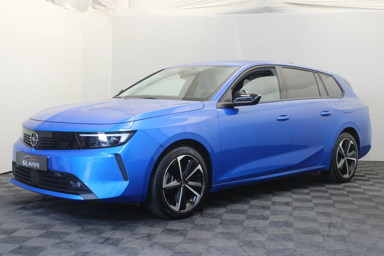 Opel Astra (2023) — foto 1