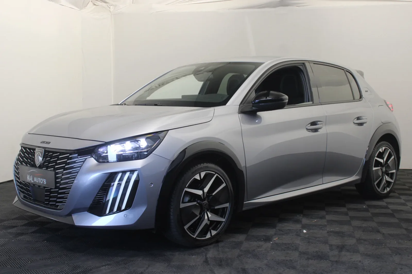 Peugeot 208 (2025) — foto 1