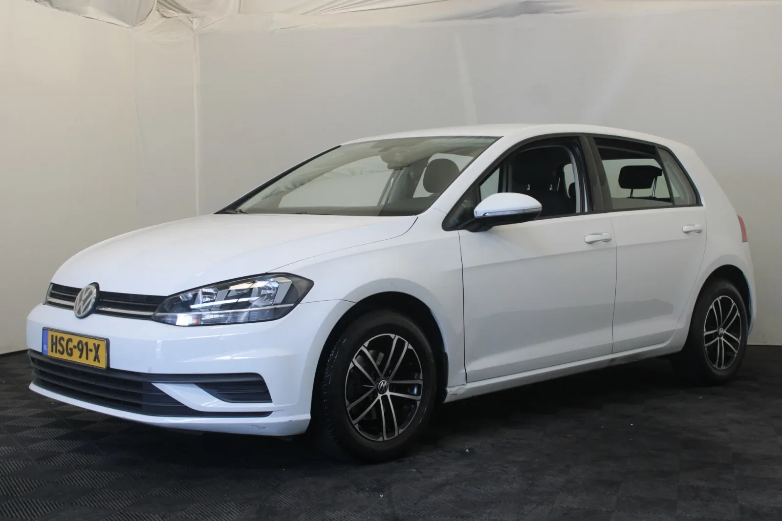 Volkswagen Golf (2019) — foto 1