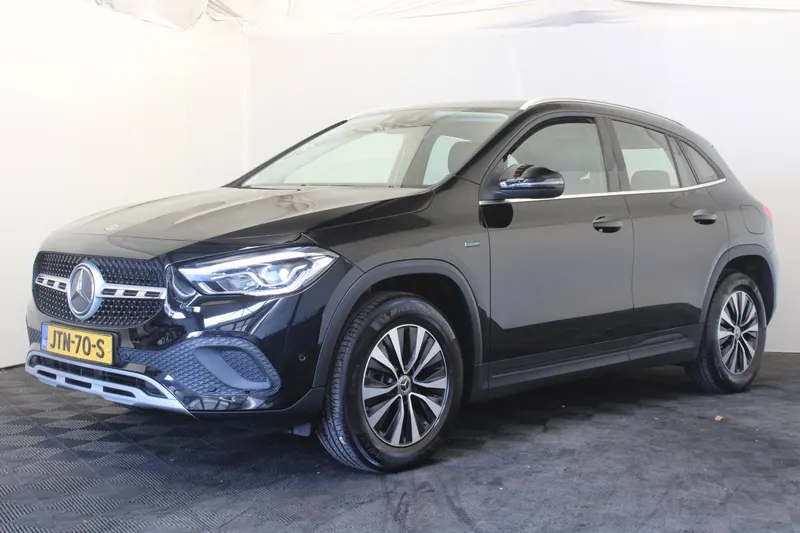 Mercedes-Benz GLA (2021)