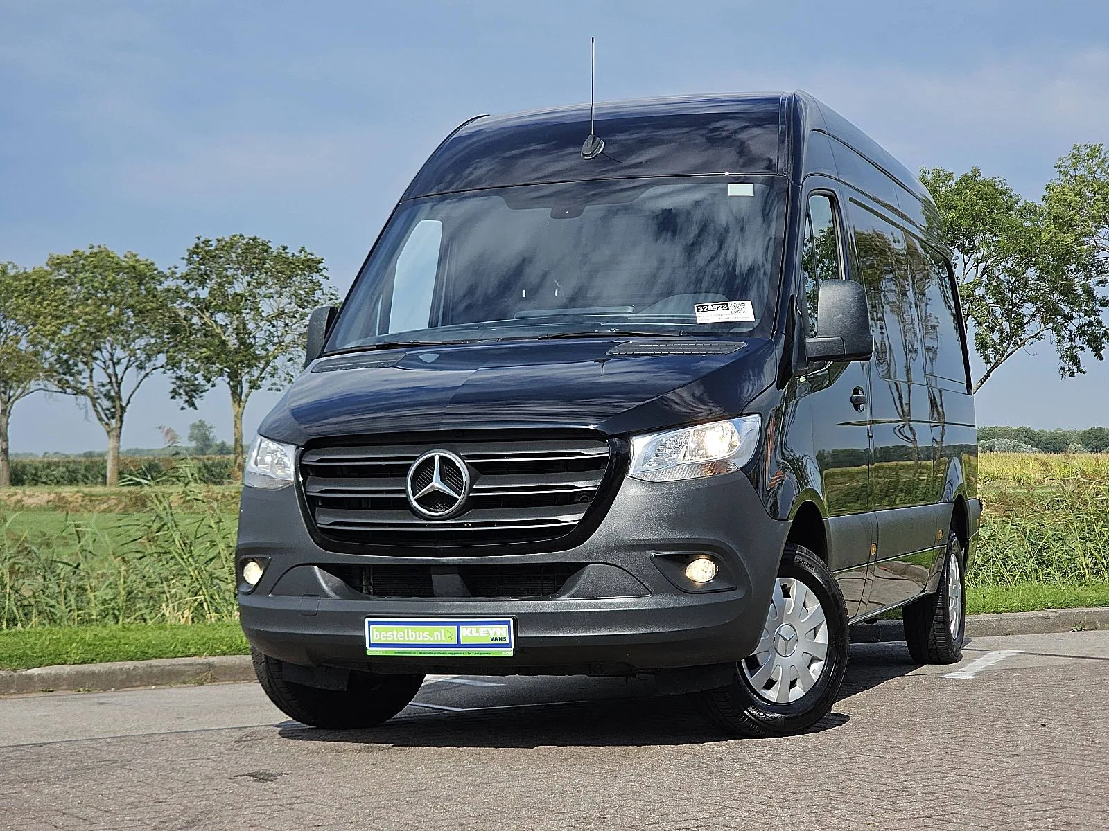 Mercedes-Benz Sprinter (2023) — foto 1