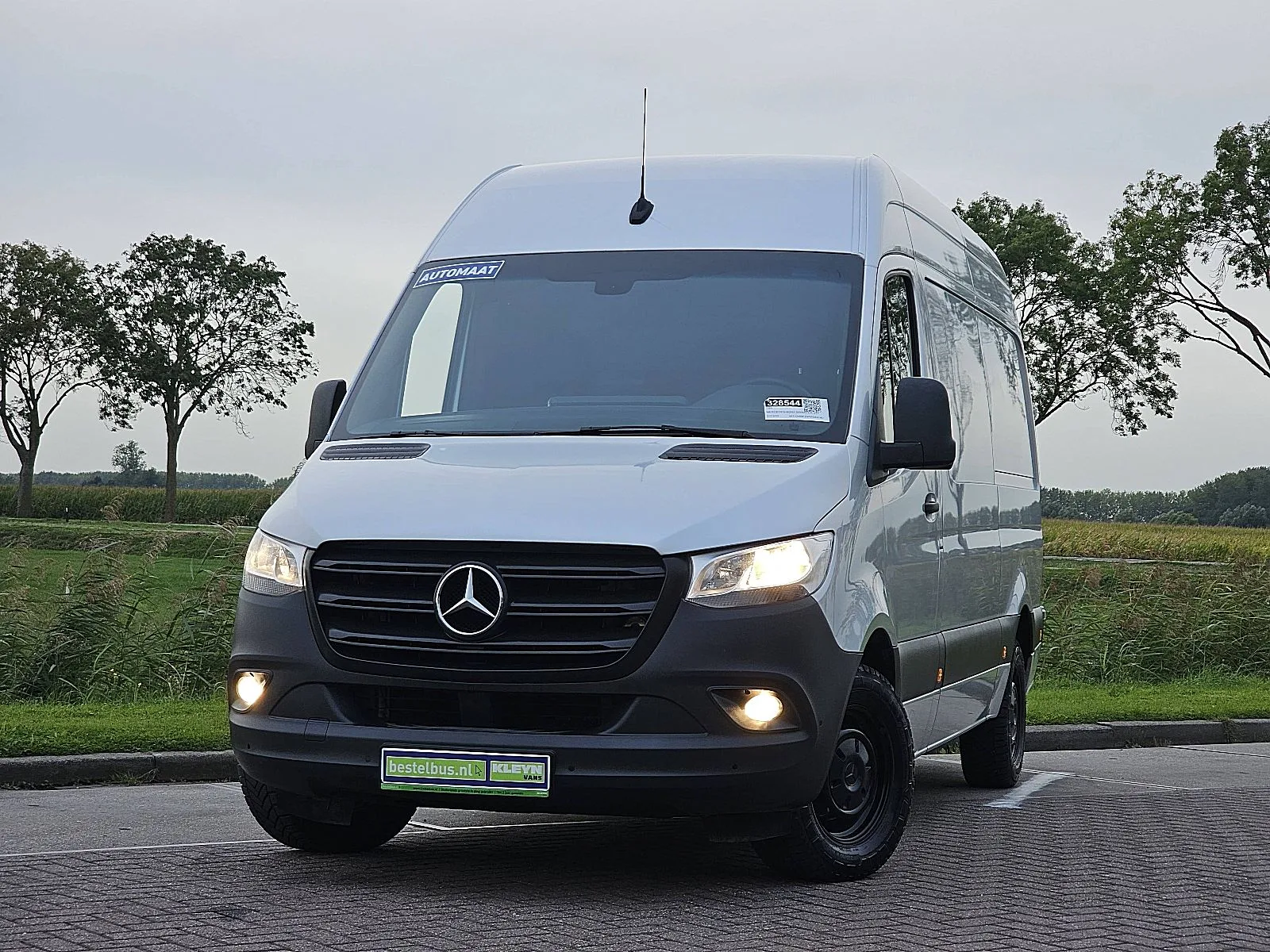 Mercedes-Benz Sprinter (2023) — foto 1