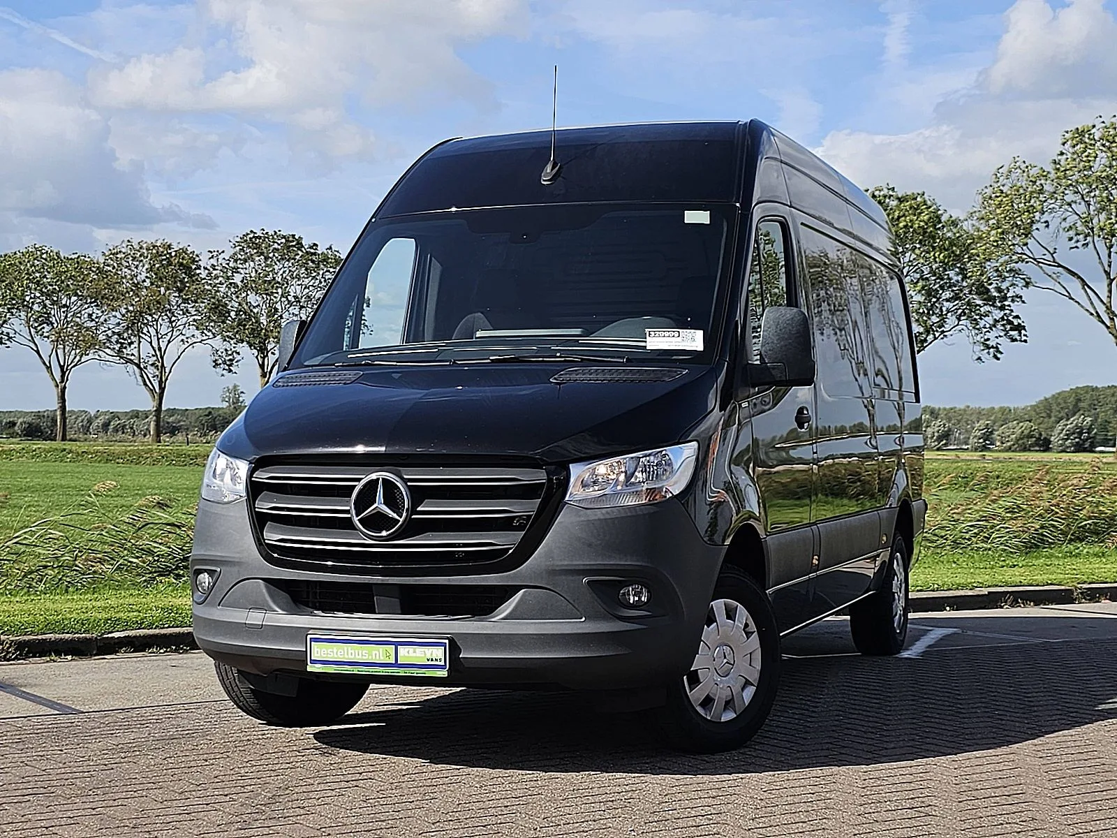 Mercedes-Benz Sprinter (2023) — foto 1