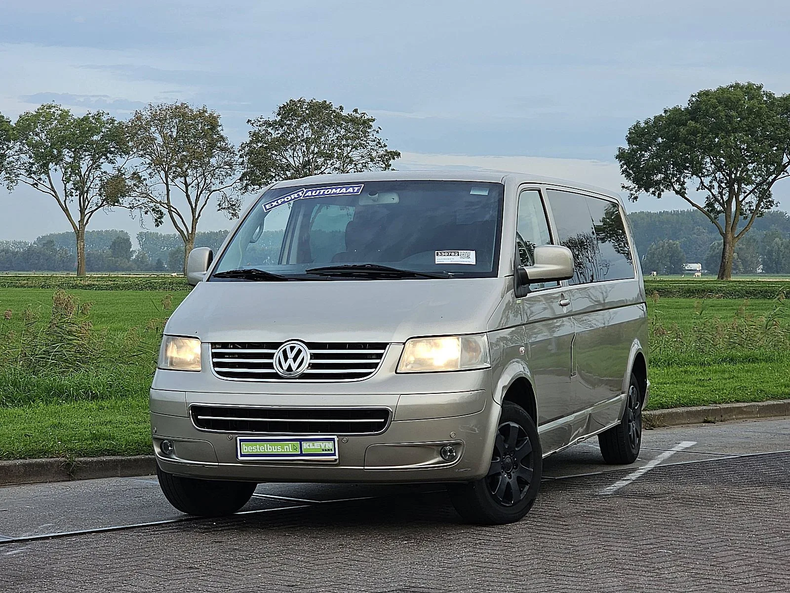 Volkswagen T (2009) — foto 1