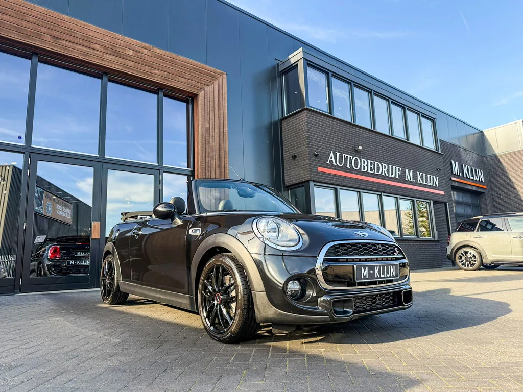 MINI Cabrio (2017) — foto 1