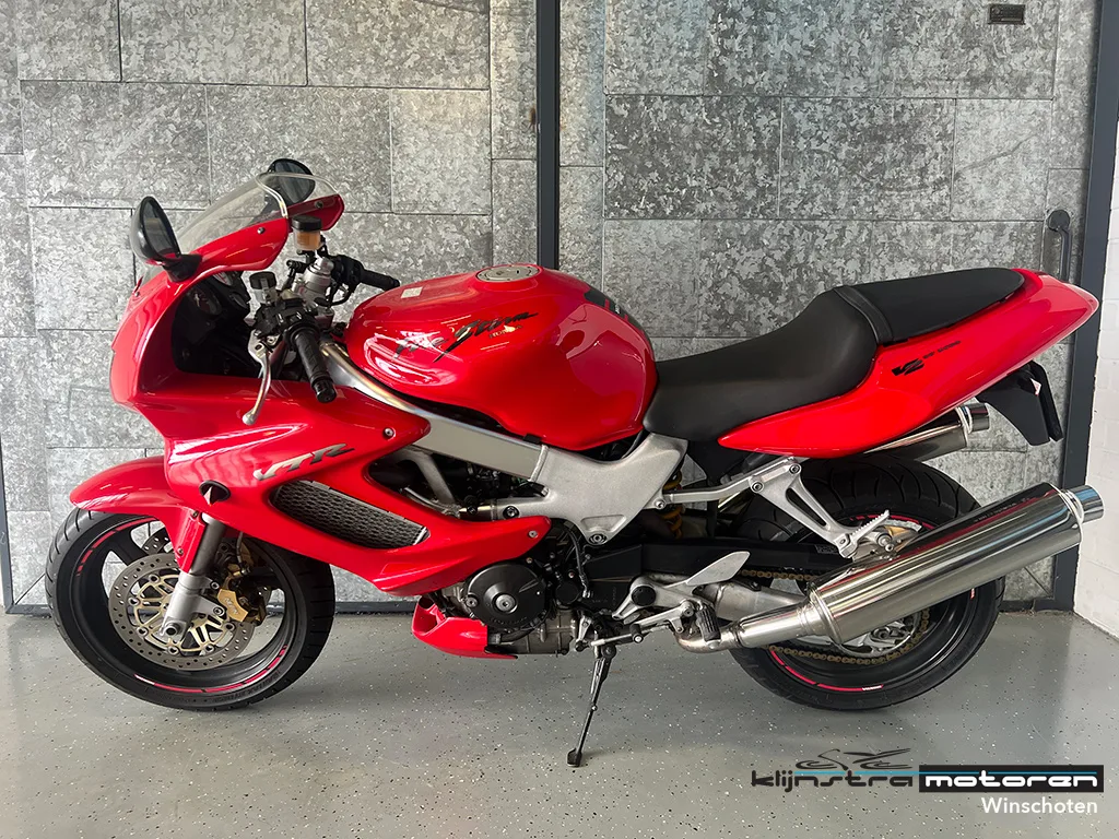 Honda VTR 1000 F Firestorm (1999) — foto 1