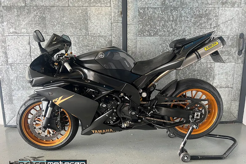 Yamaha R1 (2007)