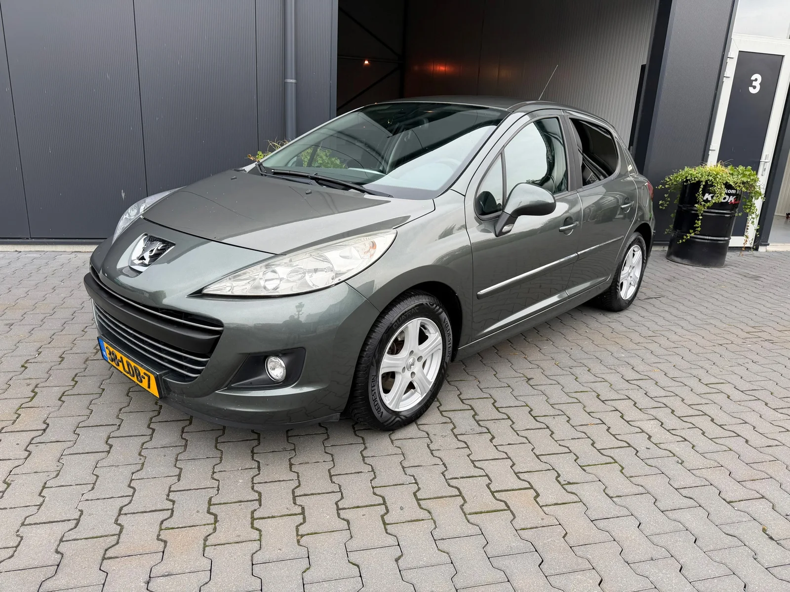 Peugeot 207 (2010) — foto 1