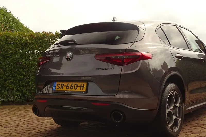 Alfa Romeo Stelvio (2018)