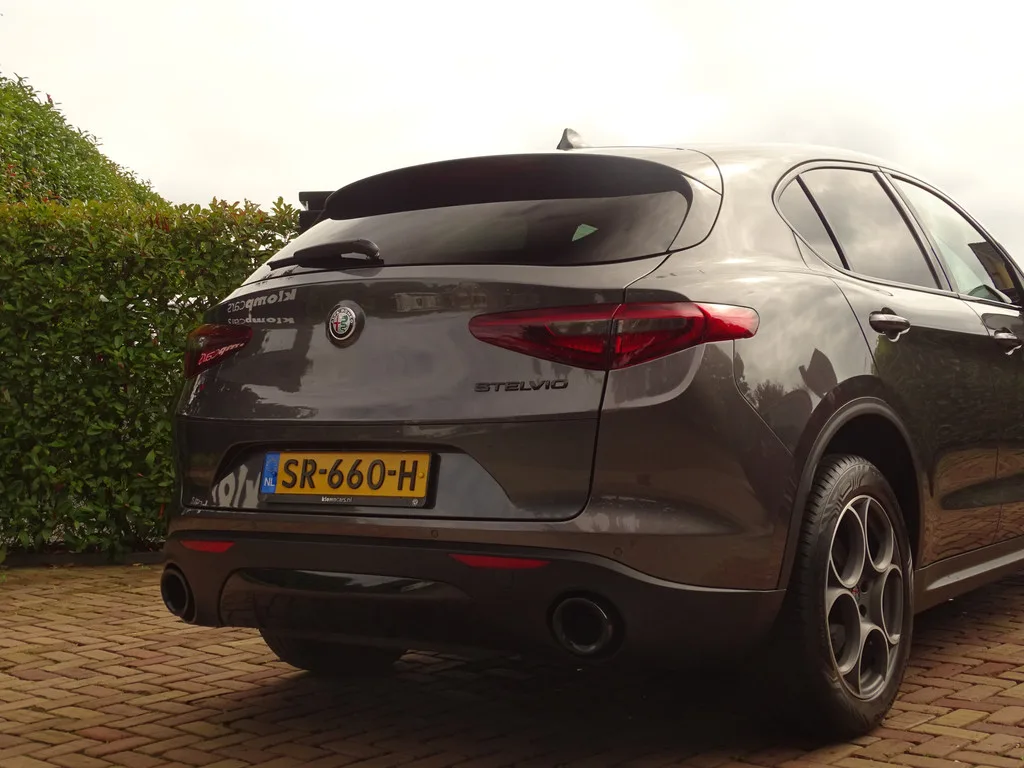 Alfa Romeo Stelvio (2018) — foto 1