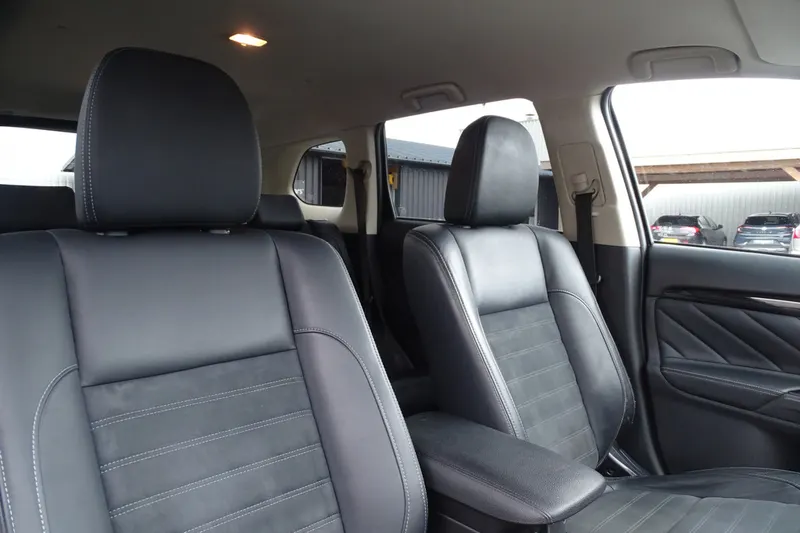 Mitsubishi Outlander (2016)