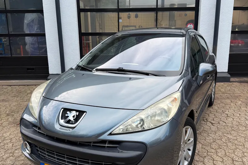 Peugeot 207 (2008)