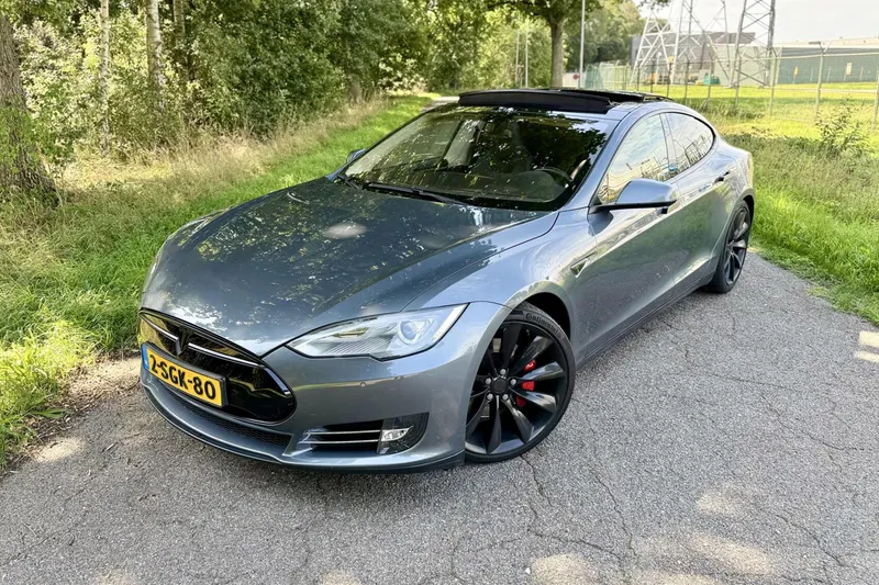 Tesla Model S (2013)