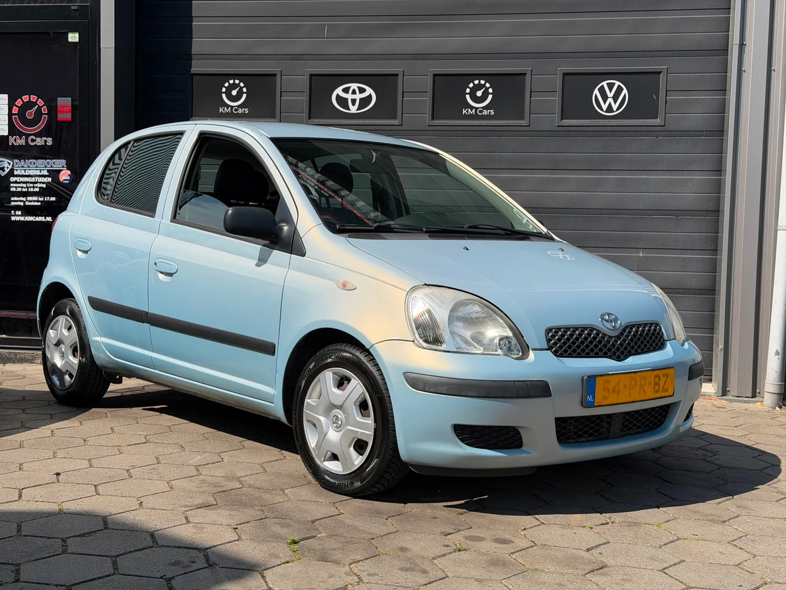 Toyota Yaris (2004) — foto 1