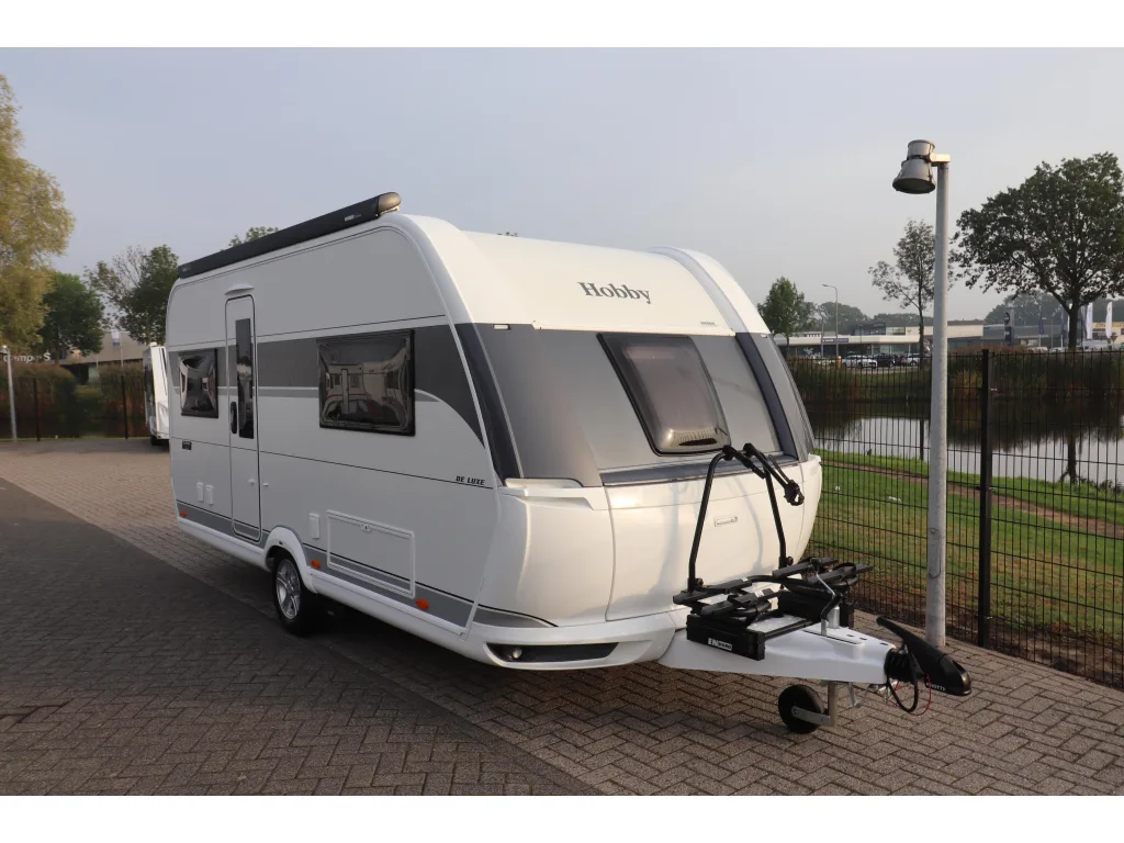 Hobby De Luxe (2026) — foto 1