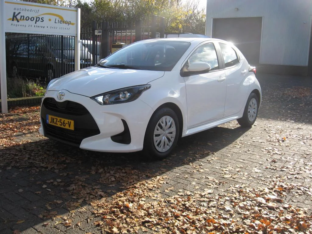 Toyota Yaris (2022) — foto 1