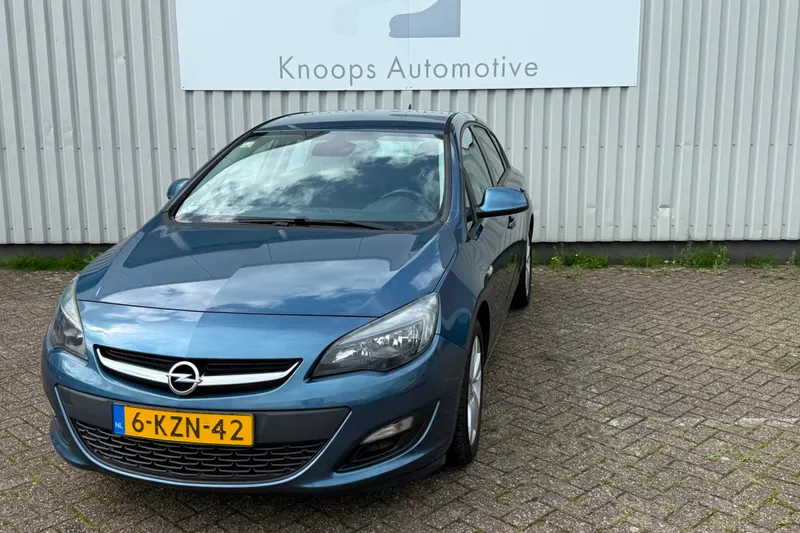 Opel Astra (2013)