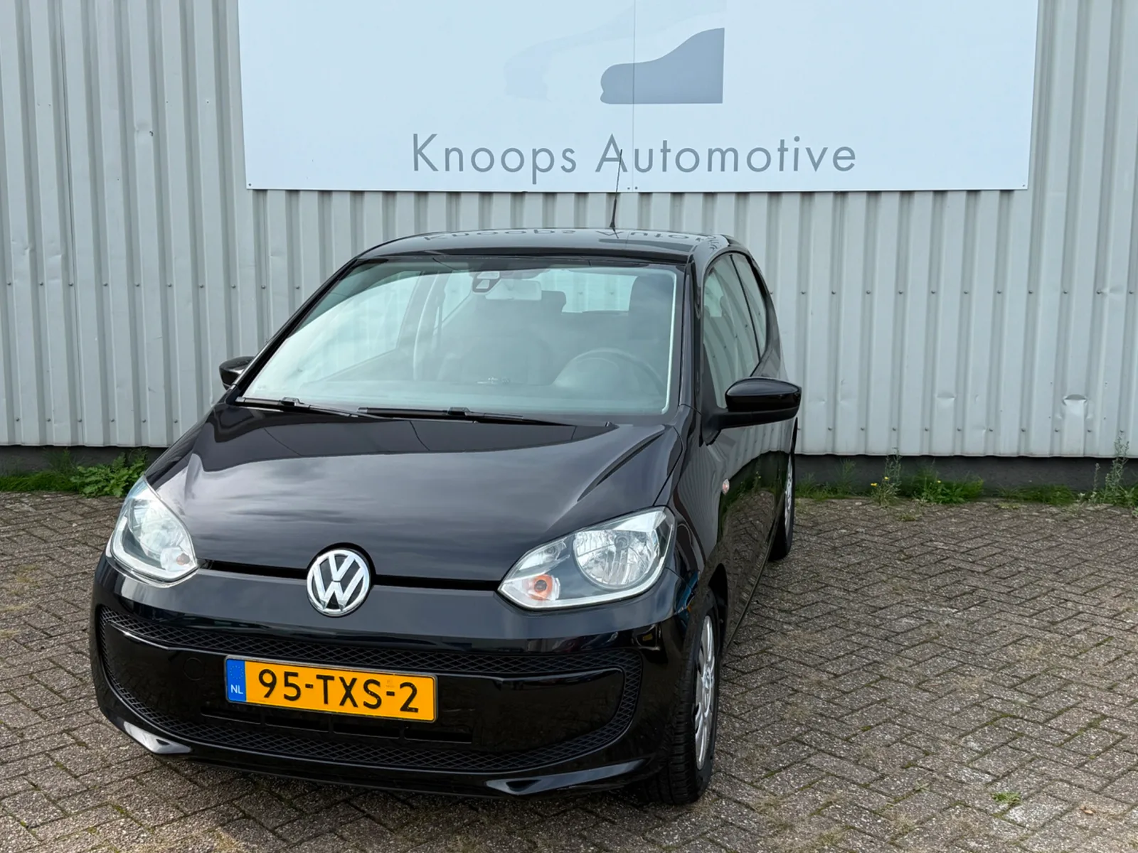 Volkswagen Up! (2012) — foto 1