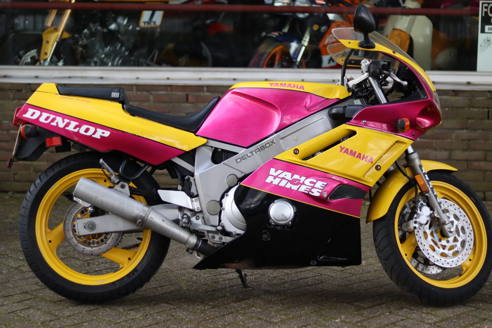 Yamaha FZR 600 (1992) — foto 1