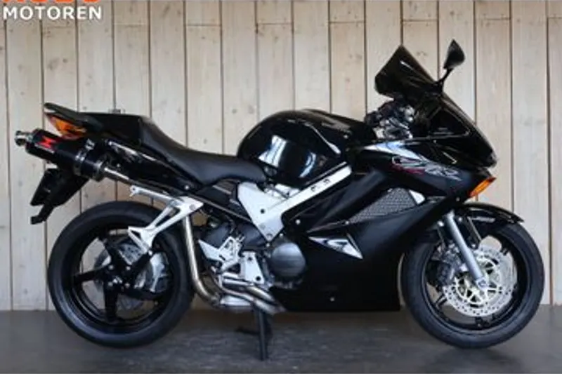 Honda VFR800 (2004)