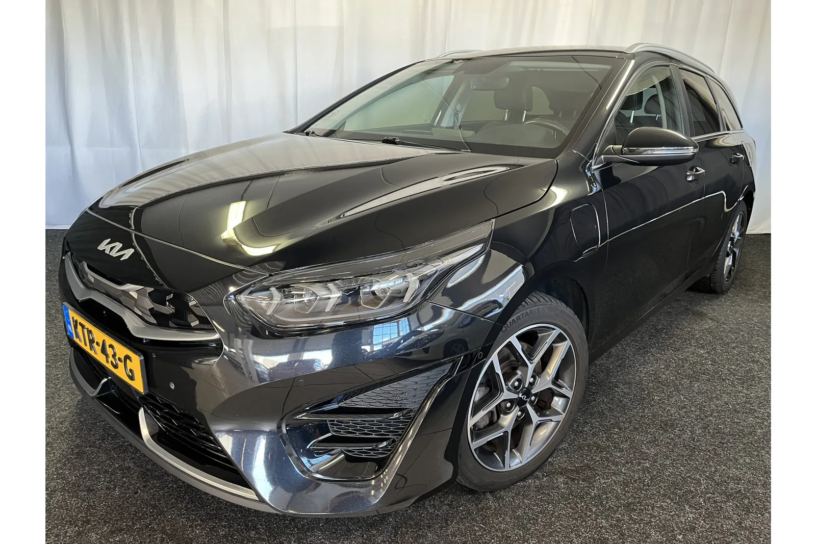 Kia Ceed Sportswagon (2023) — foto 1