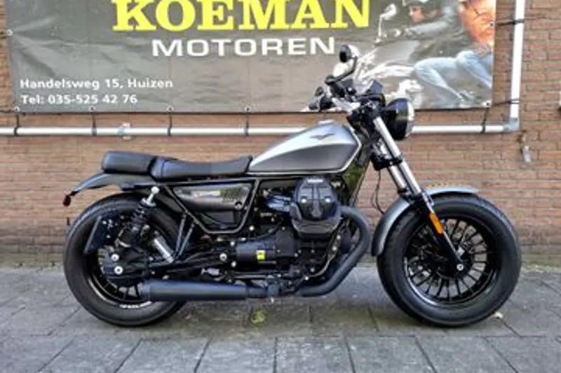 Moto Guzzi V9 Bobber 850 (2017)
