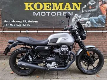 Moto Guzzi V7 Stone (2024) — foto 1