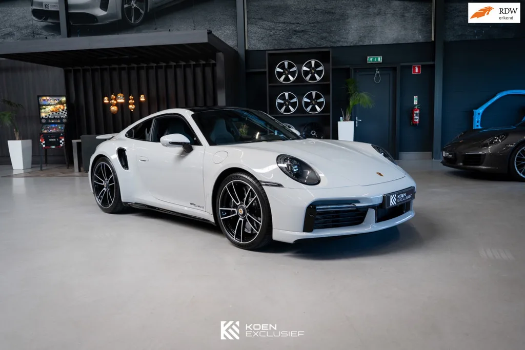 Porsche 911 (2023) — foto 1