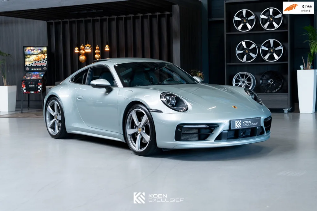 Porsche 911 (2022) — foto 1
