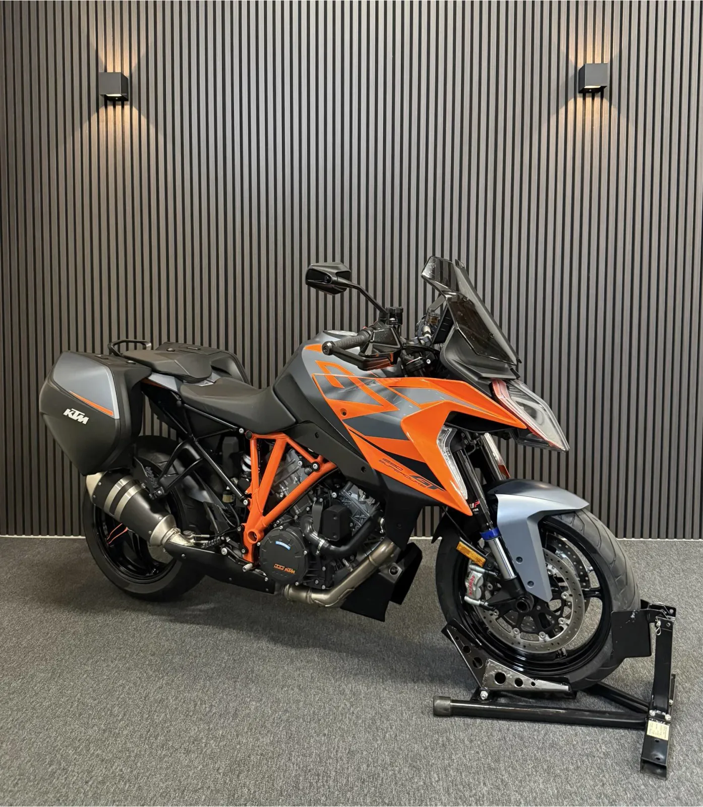 KTM 1290 Super Duke GT (2023) — foto 1