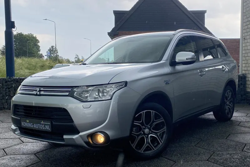 Mitsubishi Outlander (2015)