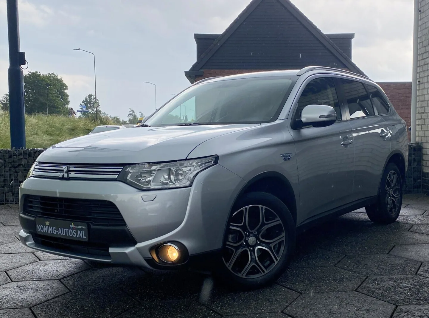 Mitsubishi Outlander (2015) — foto 1