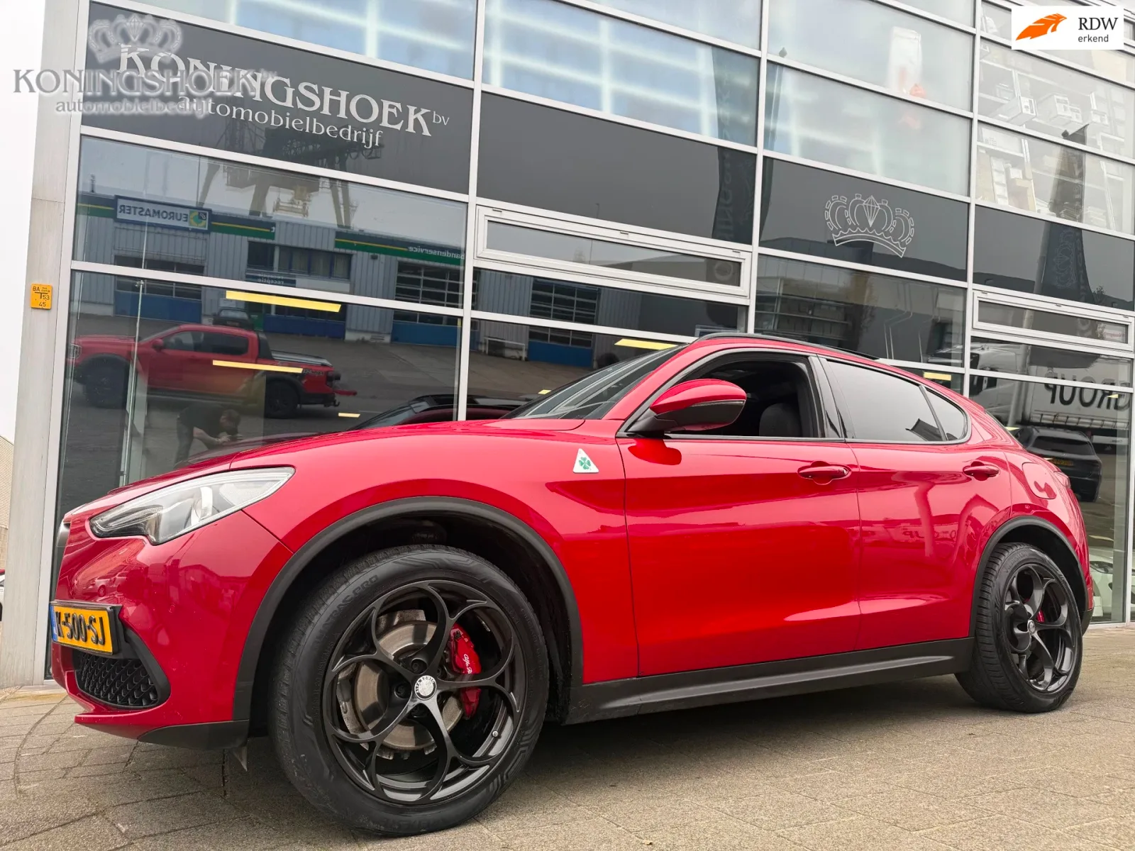 Alfa Romeo Stelvio (2017) — foto 1