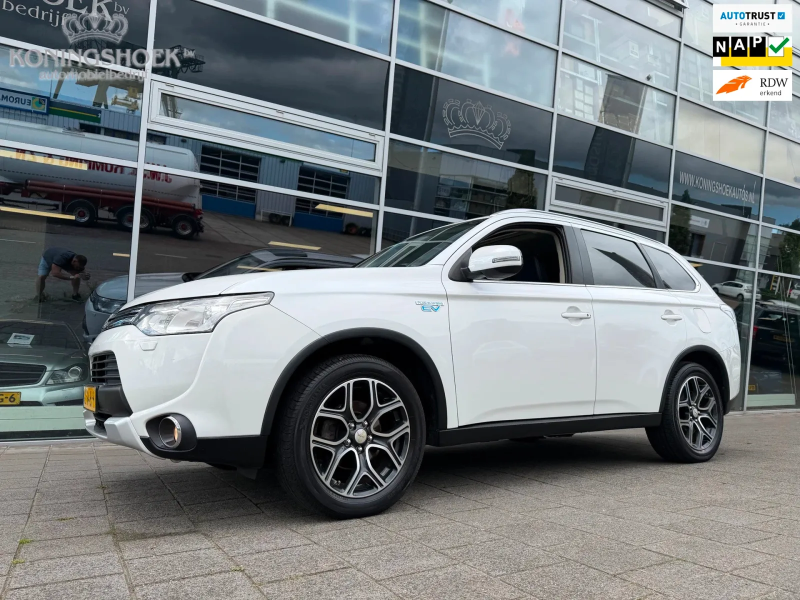 Mitsubishi Outlander (2015) — foto 1