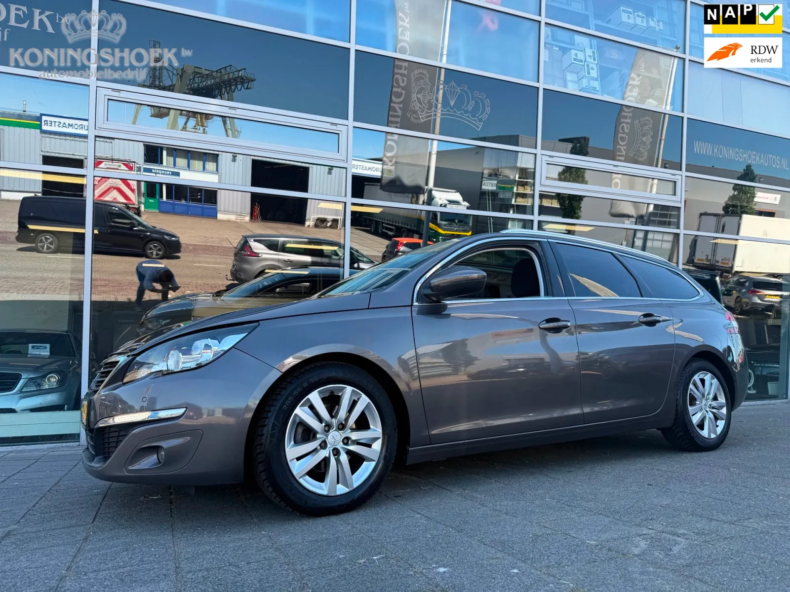Peugeot 308 (2014) — foto 1