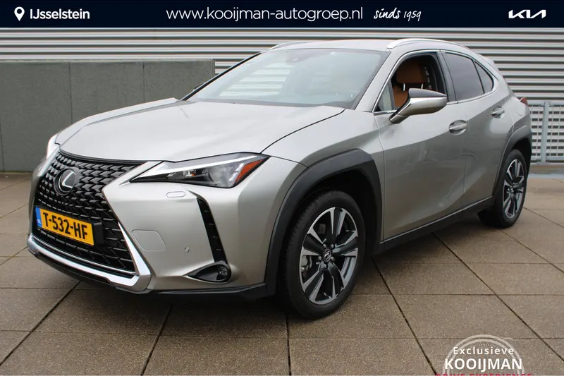 Lexus UX (2023)