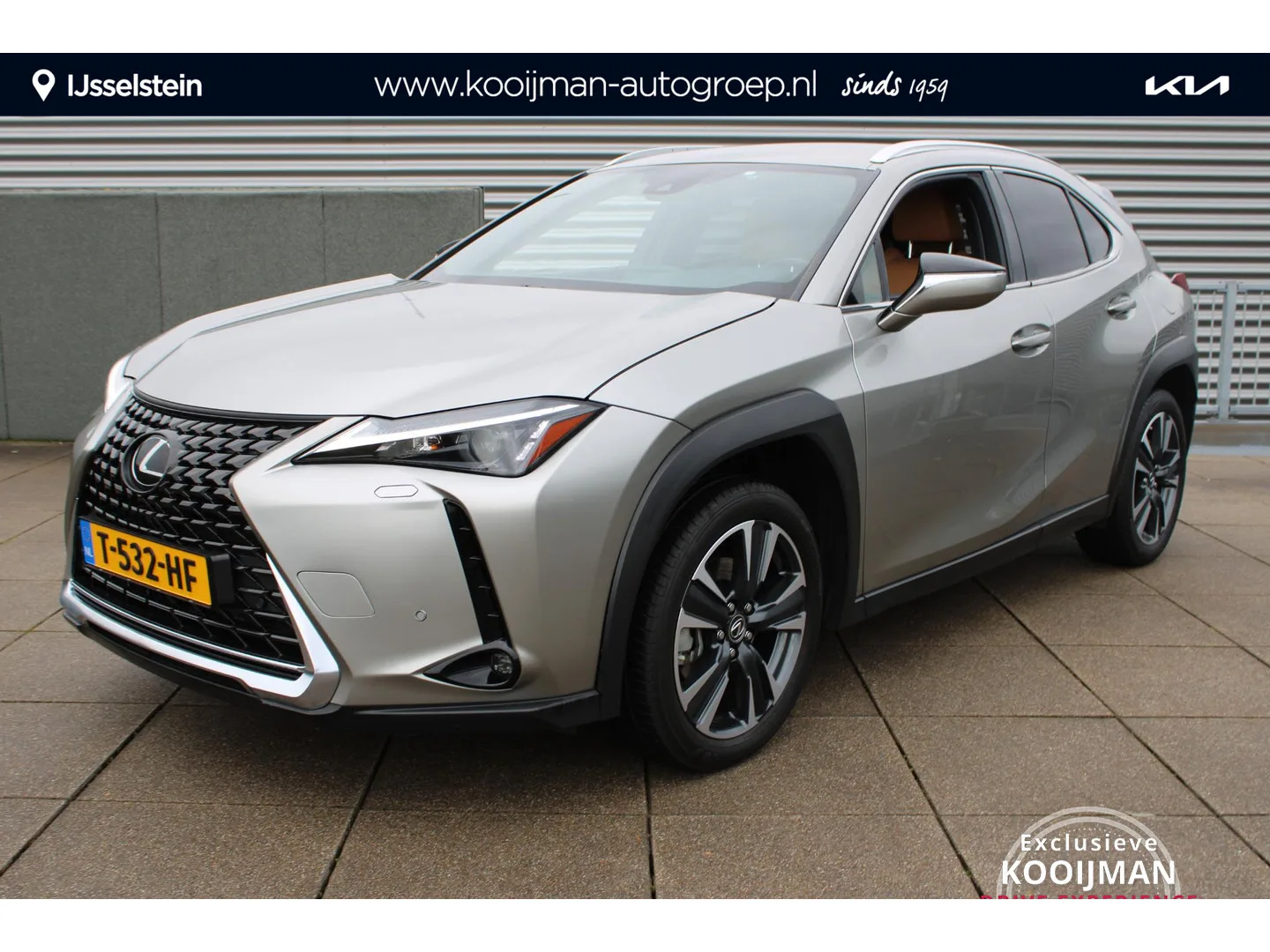 Lexus UX (2023) — foto 1