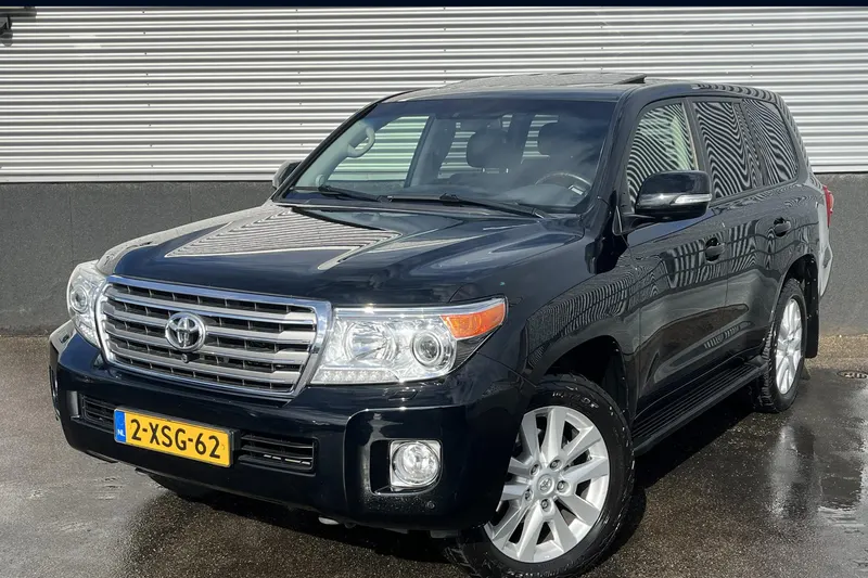 Toyota Land Cruiser V8 (2014)