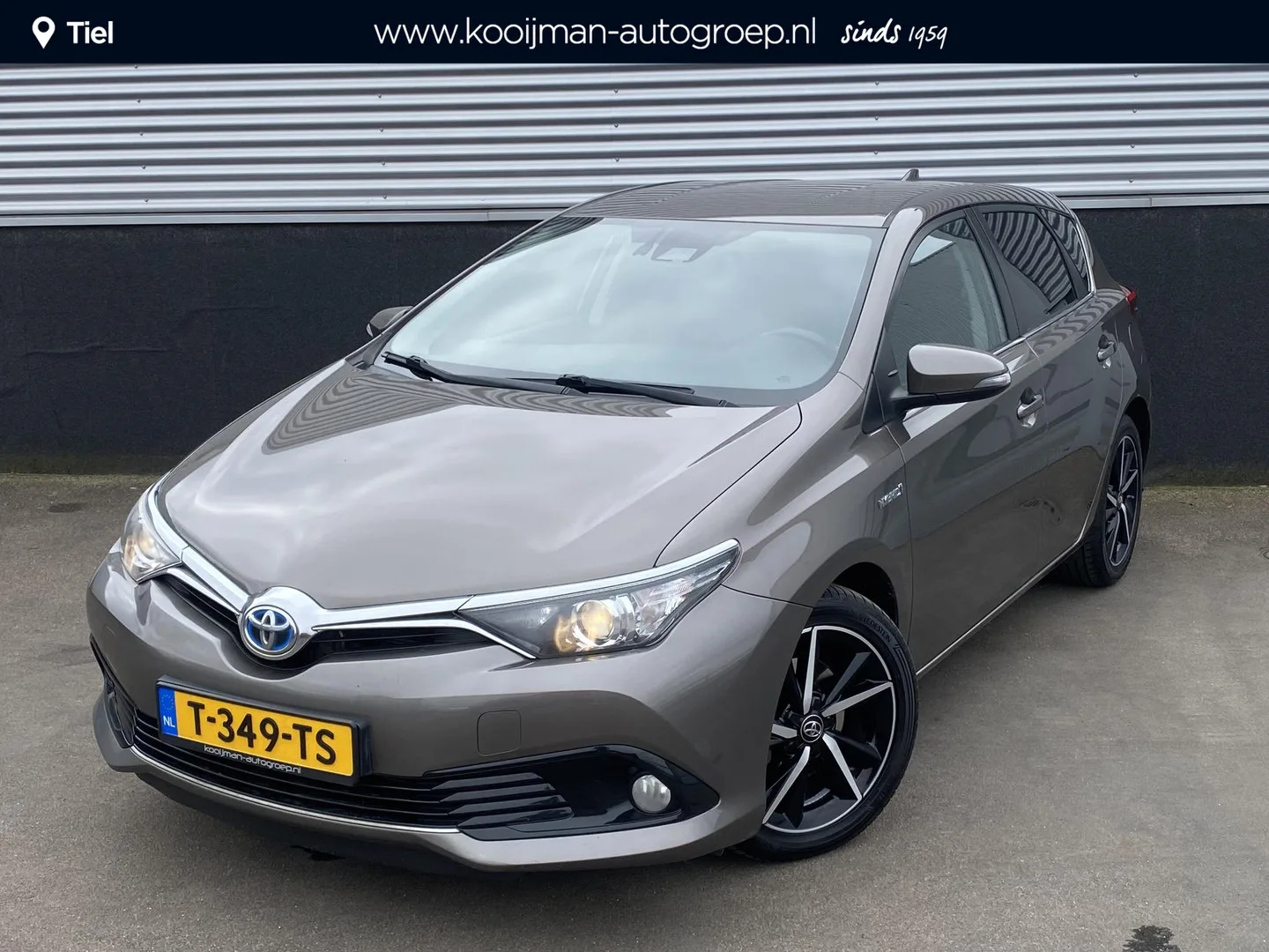 Toyota Auris (2017) — foto 1