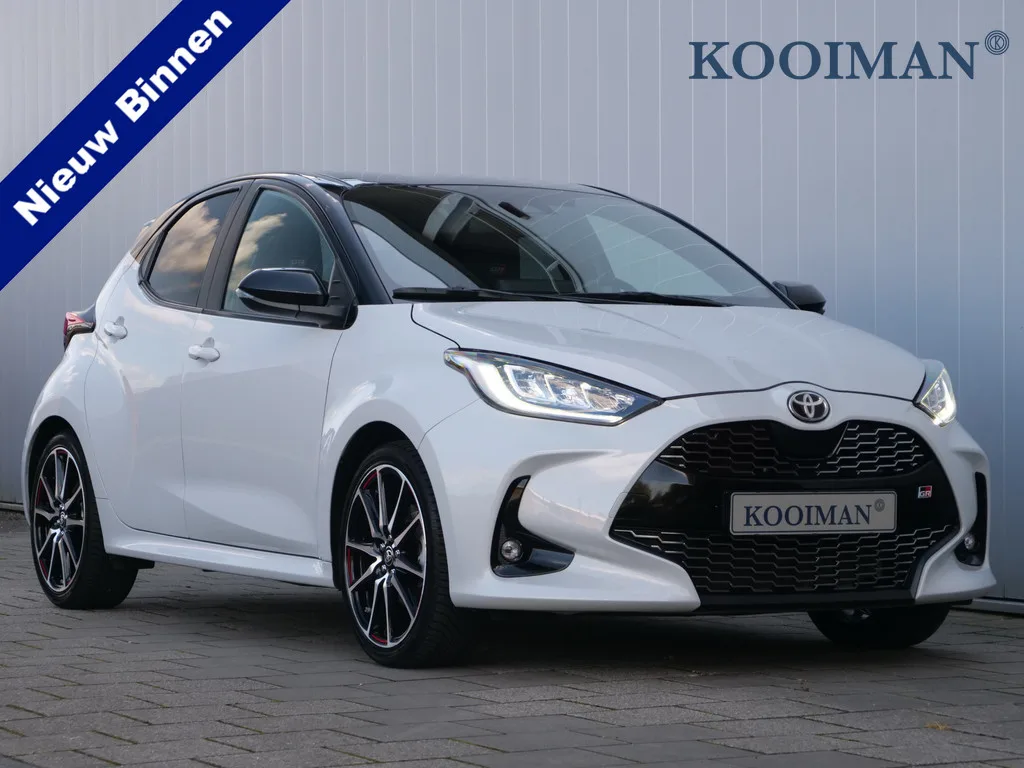 Toyota Yaris (2022) — foto 1
