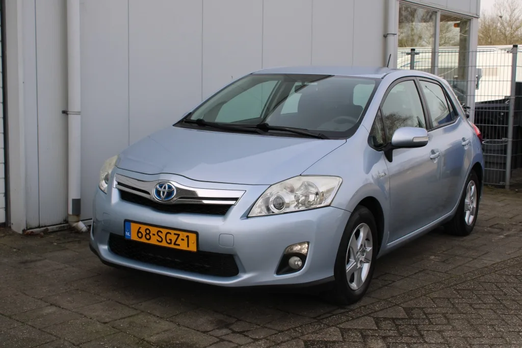 Toyota Auris (2011) — foto 1