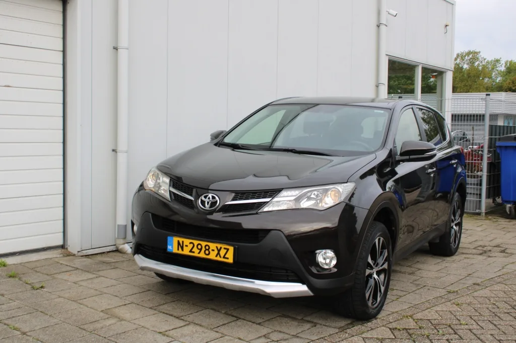 Toyota RAV4 (2015) — foto 1