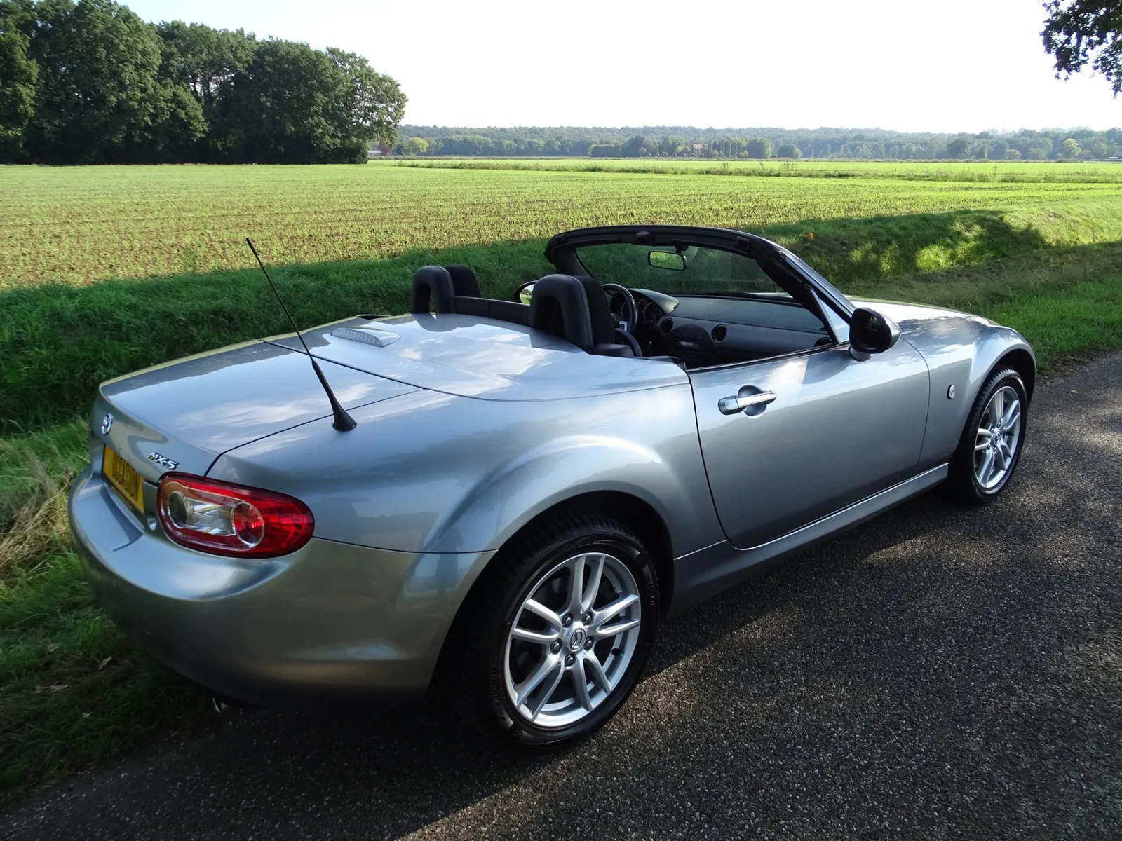 Mazda MX-5 (2010) — foto 1